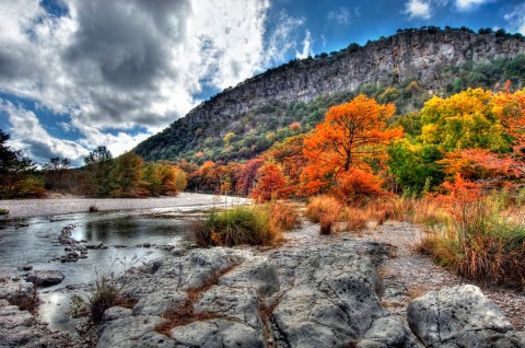 This Easy Fall Hike In Texas Is Under 2 Miles And You'll Love Every Step You Take