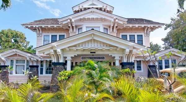 There’s No Better Place To Spend The Night Than This Charming Hawaii Inn