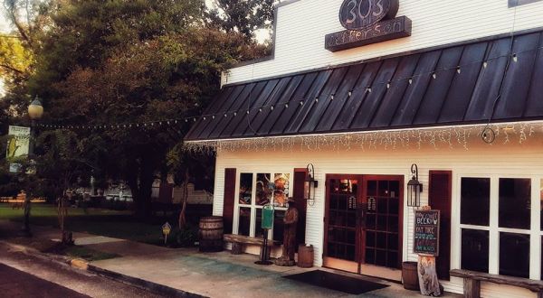 There’s A Restaurant In This 150-Year-Old Stable In Mississippi And You’ll Want To Visit