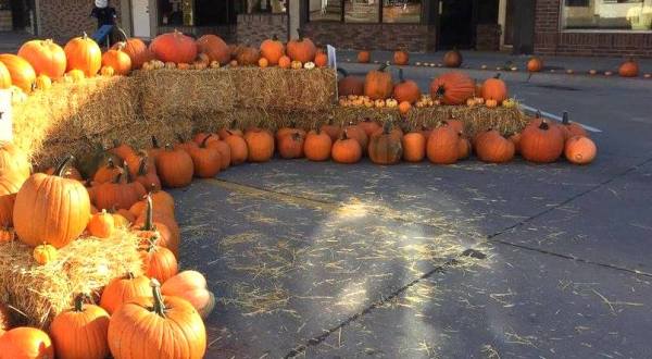 The Quirky Nebraska Town That Transforms Into A Pumpkin Wonderland Every Fall