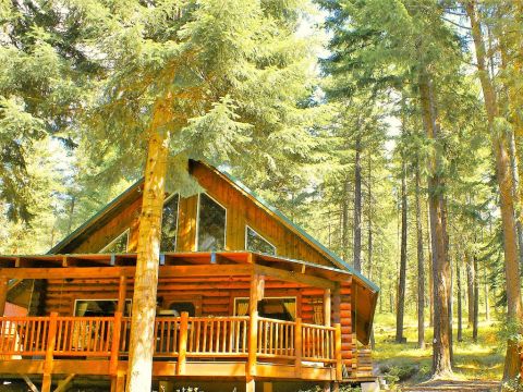Book A Relaxing Getaway At These 7 Washington Cabins Before Autumn Ends