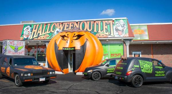 The Epic Halloween Store In Massachusetts That Gets Better Year After Year