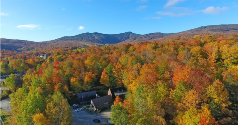 The Charming Little Vermont Inn That's Totally Surrounded By Fall Foliage