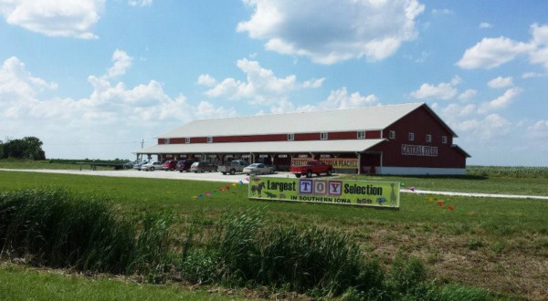 The Gigantic General Store In Iowa You’ll Want To Visit Over And Over Again