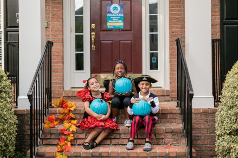Teal Pumpkins Are Popping Up On Porches In Connecticut This Halloween