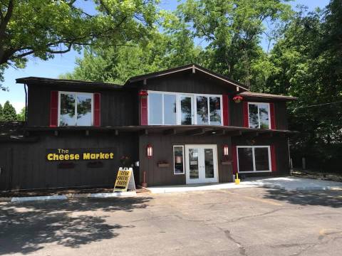 The Gigantic Cheese Store In Illinois You'll Want To Visit Over And Over Again