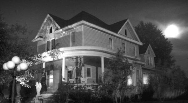 The Haunted Estate In Indiana That Will Make Your Skin Crawl