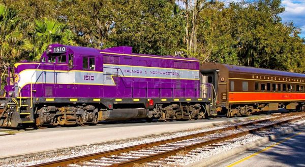This 20-Mile Train Ride Is The Most Relaxing Way To Enjoy Florida Scenery
