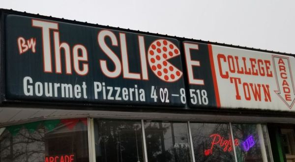 Get Incredible Pizza By The Slice At This Little-Known Indiana Hole-In-The-Wall