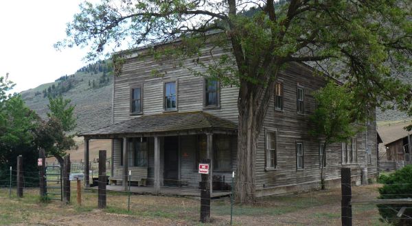 You’ll Love Driving Through This Eerie Washington County Full Of Ghost Towns