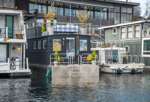 The Stunning Harbor Houseboat For Rent In Washington That Is The Perfect Staycation Getaway