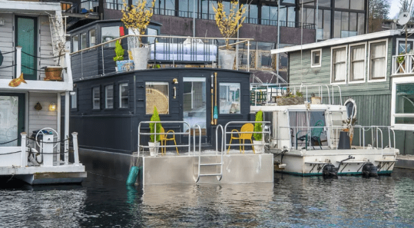 The Stunning Harbor Houseboat For Rent In Washington That Is The Perfect Staycation Getaway
