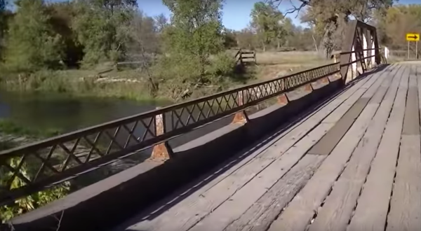 The Legend Of Nebraska’s Screaming Bridge Will Make Your Hair Stand On End