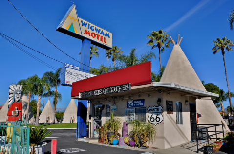 The Quirkiest Motel In Southern California Looks Like Something Right Out Of A Movie Set