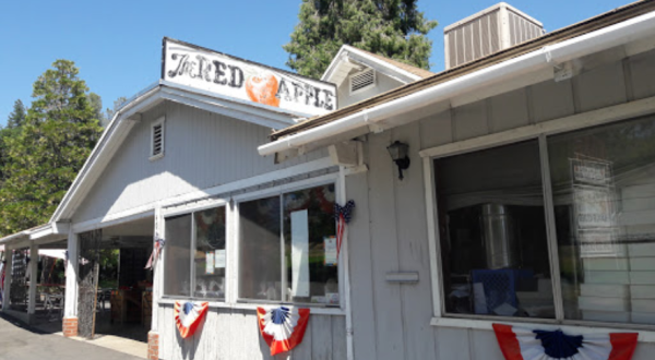 This Roadside Bakery In Northern California Is Paradise For Apple Lovers