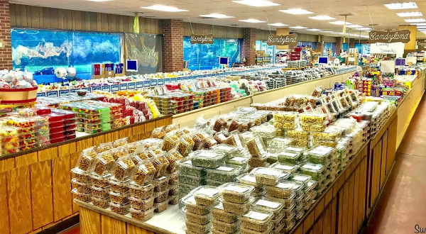 You’ll Want To Visit These Gigantic Candy Stores In Maryland Over And Over Again