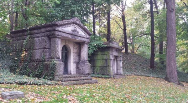 You Might Just Spot A Ghost At The Most Haunted Cemetery In Ohio