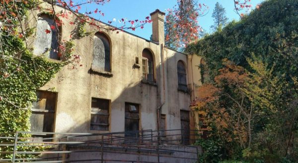 The Story Behind This Creepy Hospital In Northern California Will Chill You To The Bone