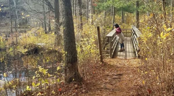 The Beautiful Bridge Hike In Rhode Island That Will Completely Mesmerize You