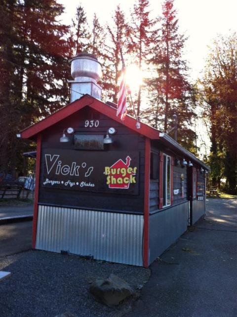 This Roadside Burger Shack In Washington Is As Old-Fashioned As It Gets