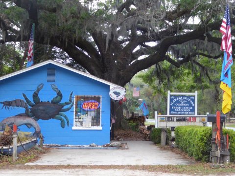This Remote Seafood Joint In South Carolina Is So Popular It Doesn’t Have To Advertise