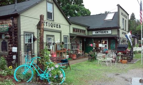 This Funky Antique Shop In Connecticut Feels Like A Giant Treasure Hunt