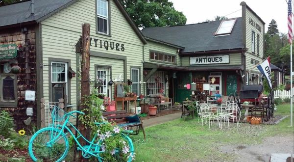 This Funky Antique Shop In Connecticut Feels Like A Giant Treasure Hunt