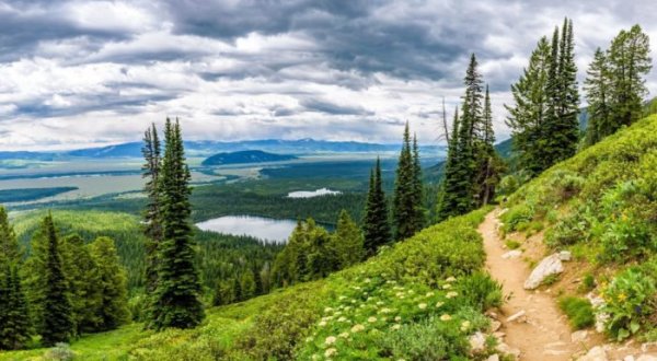 The Wyoming Hike That Leads To The Most Unforgettable Destination