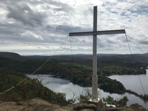 These 7 Haunted Hikes In Maine Will Get You In The Mood For A Terrifying Halloween