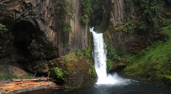 This Easy Oregon Hike Is Less Than A Mile And Takes You Straight To A Hidden Waterfall