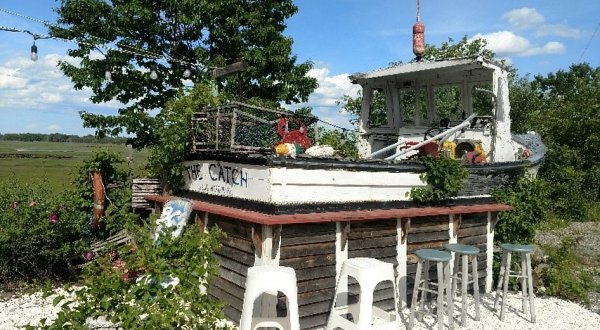 Don’t Let The Outside Fool You, This Seafood Restaurant In Maine Is A True Hidden Gem