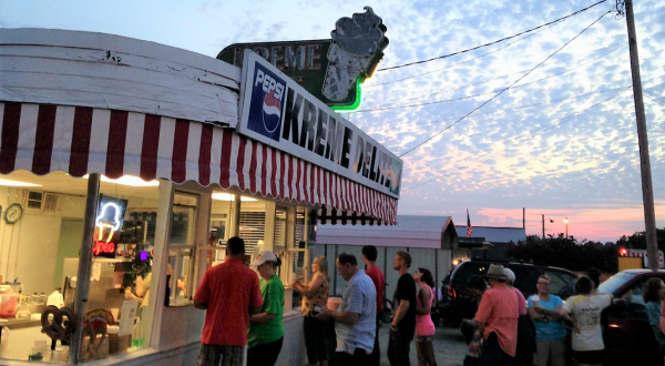 These 7 Alabama Drive-In Restaurants Are Fun For An Old Fashioned Night Out