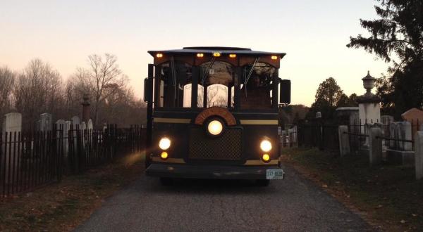 This Haunted Trolley In Maine Will Take You Somewhere Absolutely Terrifying