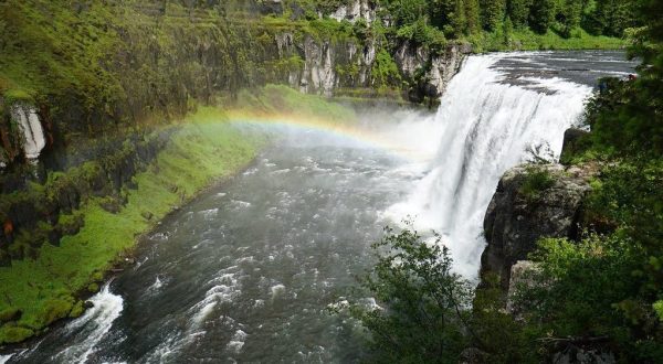 This Spectacular Waterfall In The U.S. Is One Of The Best Kept Secrets In America