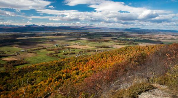 Take This Easy Mountain Trail In Vermont For The Most Spectacular Fall Foliage Views