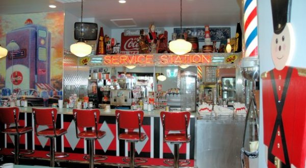 A Timeless 50s-Style Diner In Ohio, Nutcracker Family Restaurant Serves Up Some Of The Best Sandwiches Around