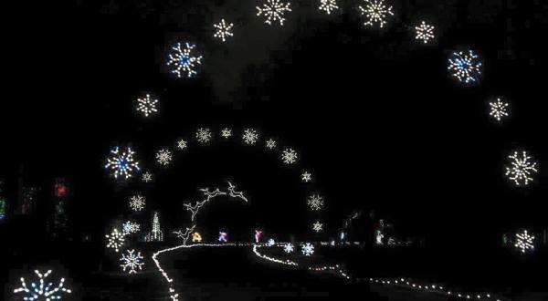 Take A Dreamy Ride Through The Largest Drive-Thru Light Show In Virginia, Bull Run Festival Of Lights