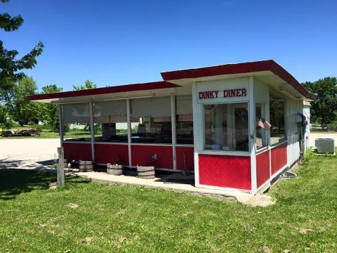 Blink And You'll Miss These 11 Tiny But Mighty Restaurants Hiding In Iowa