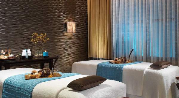 This Hotel Spa In Las Vegas Now Features Virtual Reality Massage Treatments