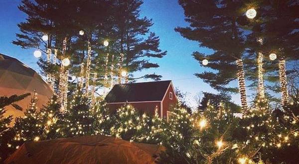 The One Maine Town That Transforms Into A Christmas Wonderland Each Year