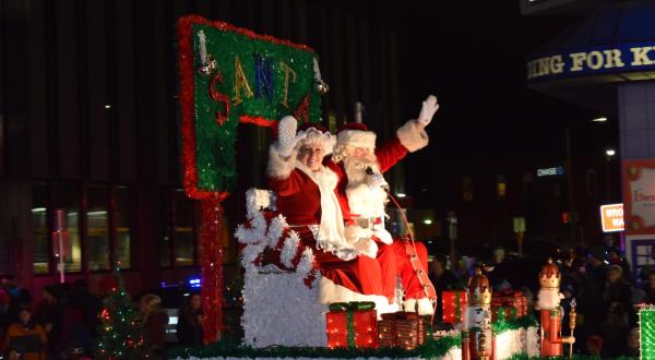 The Largest Nighttime Christmas Parade In the Midwest Happens Right Here in Wisconsin And You’ll Want to Go