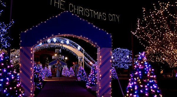 The One Massachusetts Town That Transforms Into A Christmas Wonderland Each Year