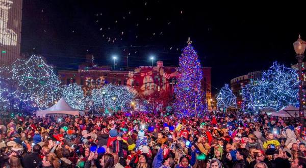 The Magical Kentucky Christmas Tree That Comes Alive With A Million Colorful Lights