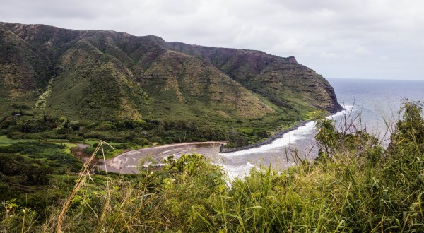 Visiting This Remote Hawaii Valley Will Make You Feel A Thousand Miles Away From It All