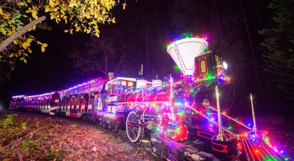 Climb Aboard This Enchanting Santa Train In North Carolina That’s Covered In A Thousand Lights