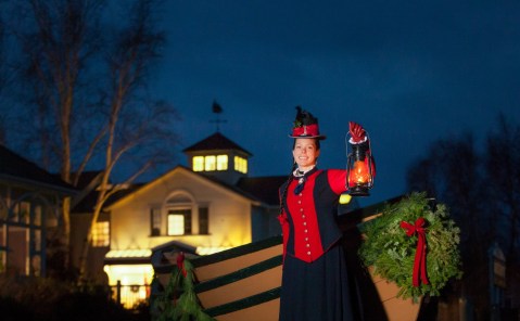The Old Fashioned Christmas Walk In Connecticut You'll Want To Experience This Season