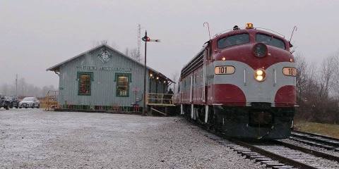 Watch The Ohio Countryside Whirl By On This Unforgettable Christmas Train