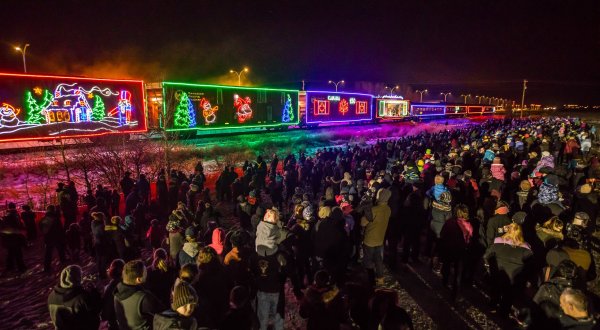 This Enchanting Holiday Train Is Chugging Back Through North Dakota And You Won’t Want To Miss It
