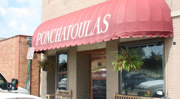 The History Behind This 22-Year-Old Restaurant In Louisiana Is Unexpectedly Awesome