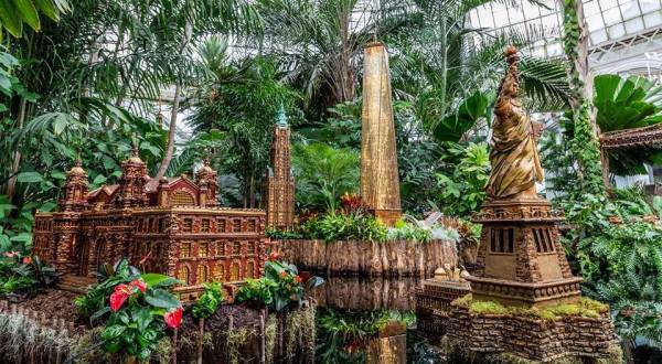 This Holiday Train Show On The East Coast Is The Most Mesmerizing Thing You’ll See This Season